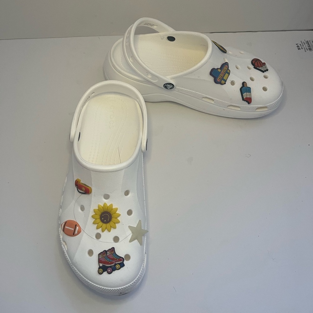 New crocs  never been wear size 10